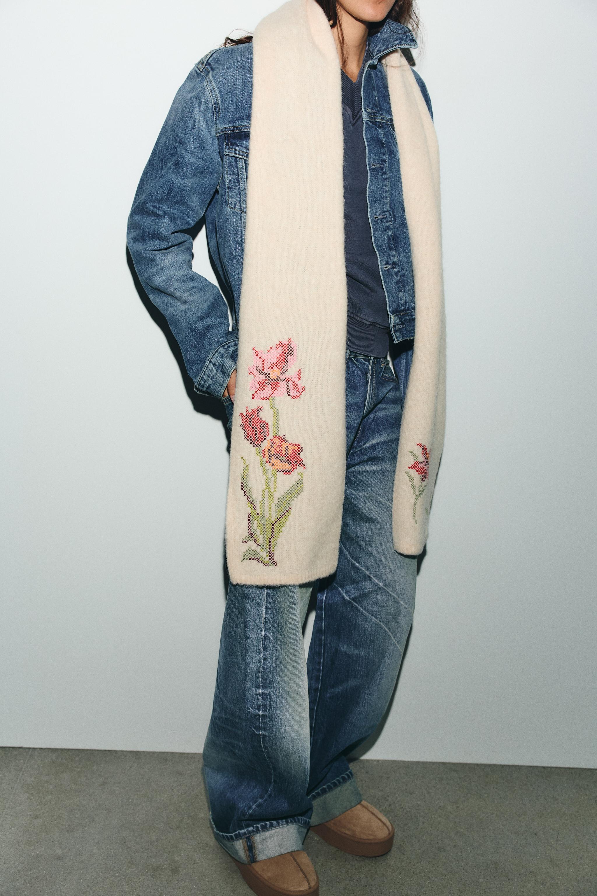FLORAL EMBROIDERY KNIT SCARF